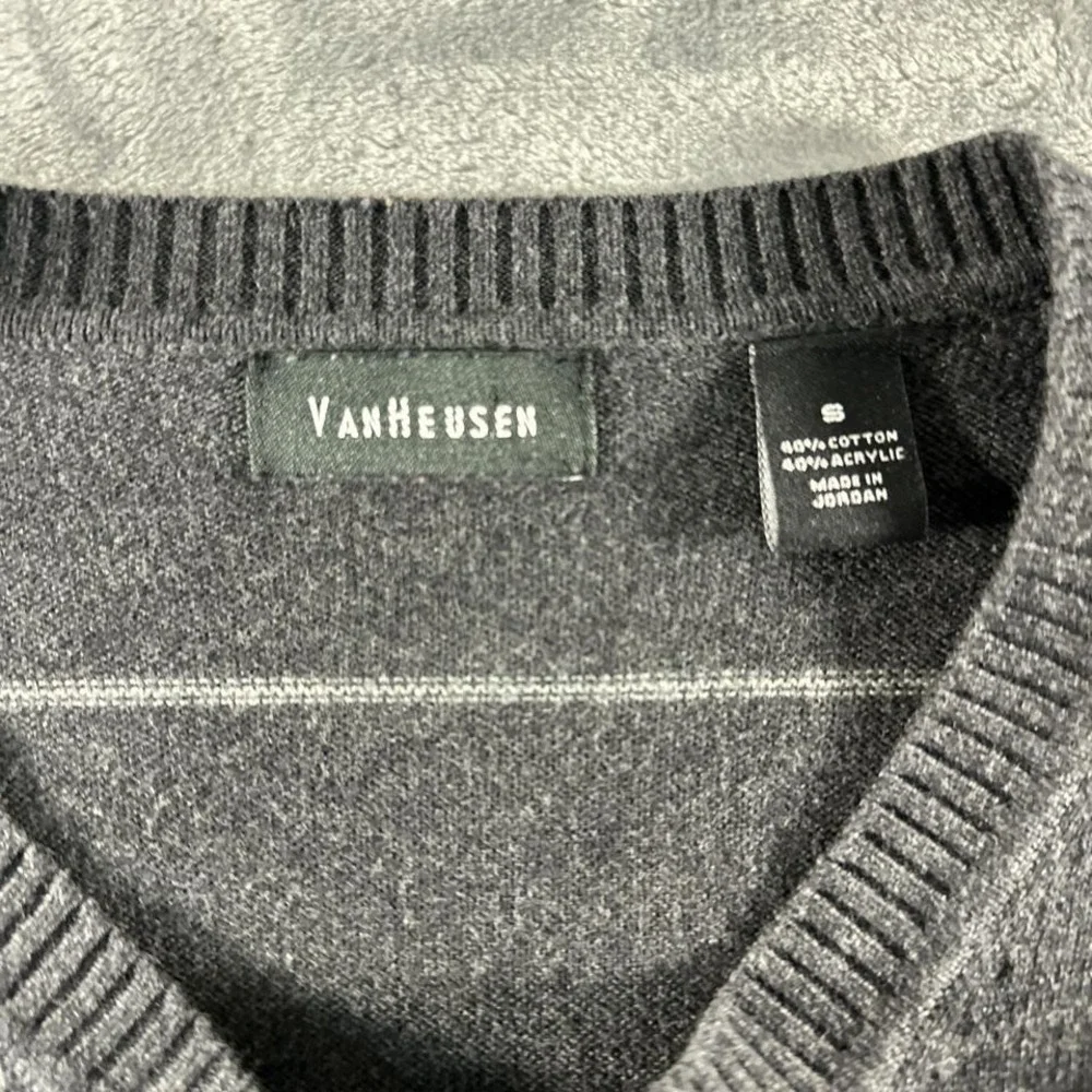 Grey Van‎ Heusen V-neck sweater